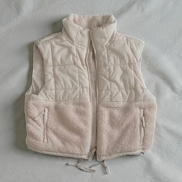 Women’s Cropped Cream Quilted Vest - Picture 1 of 2